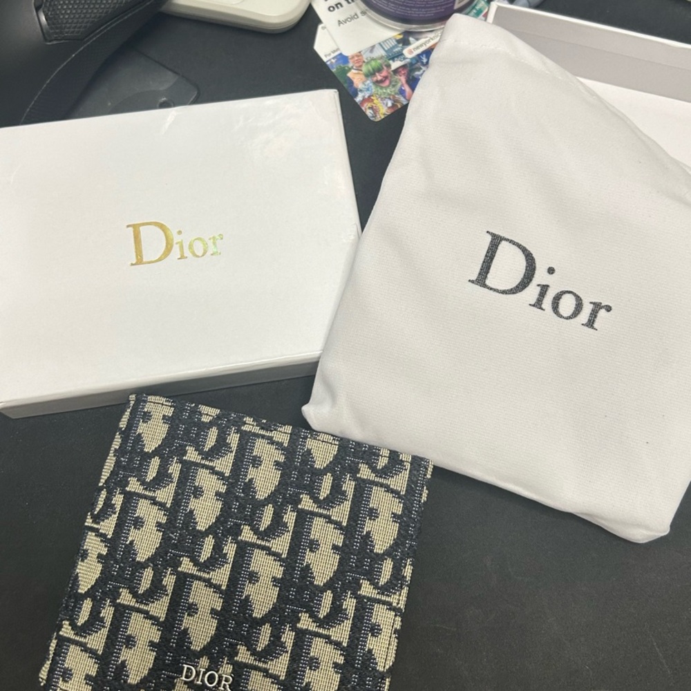 Dior Wallet
Beige and Black Dior Oblique Jacquard